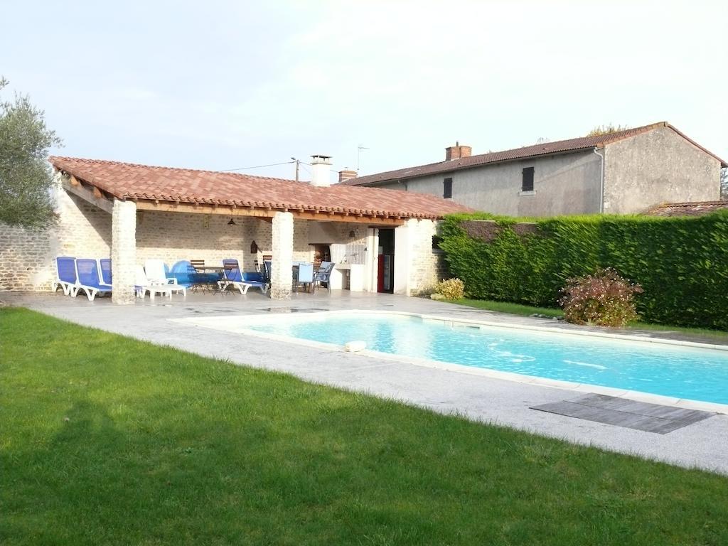 Le Clos De La Vigne Montreuil  Buitenkant foto